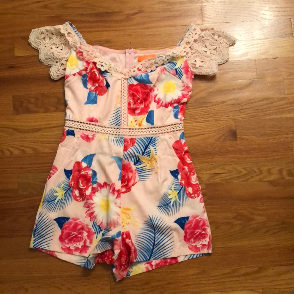 Light pink off the shoulder floral romper!! - Picture 1 of 2